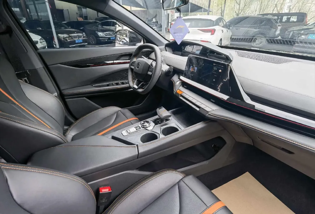 2024 ChangAn UNI-V 1.5T 188HP L4 7DCT,autocango,china used car exporter,china ev exporter,chinese used car exporter,chinese used ev exporter