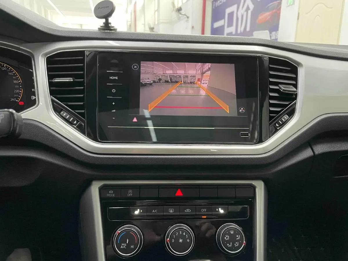 2022 Volkswagen T-Roc 1.4T 150HP L4 7DCT,autocango,china used car exporter,china ev exporter,chinese used car exporter,chinese used ev exporter