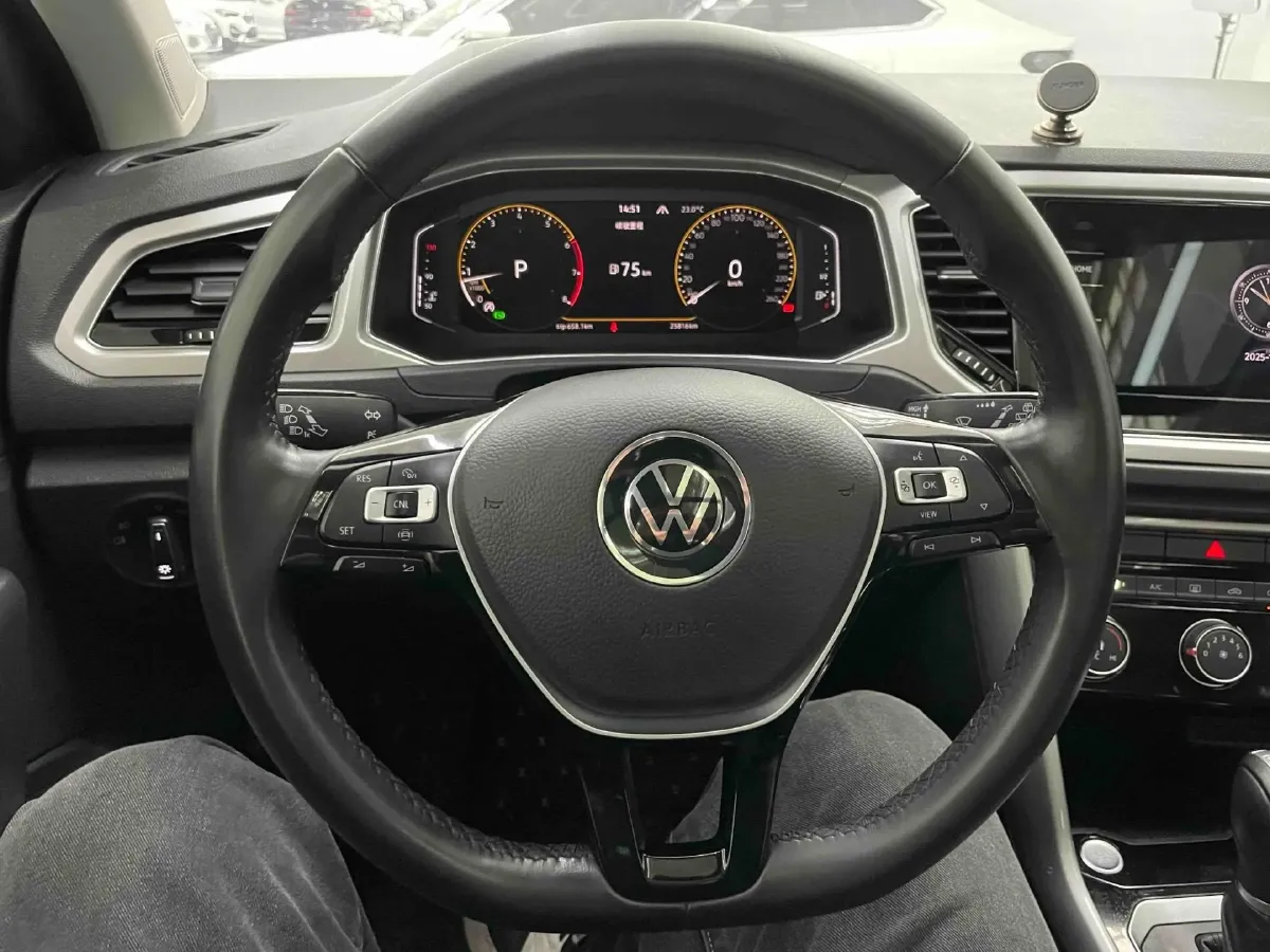 2022 Volkswagen T-Roc 1.4T 150HP L4 7DCT,autocango,china used car exporter,china ev exporter,chinese used car exporter,chinese used ev exporter