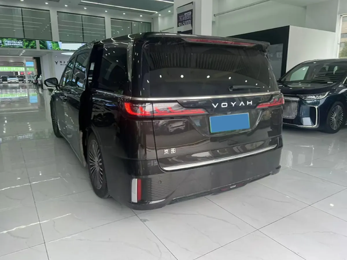 2025 Voyah Dream 1.5T 150HP L4 PHEV 41.7KWH,autocango,china used car exporter,china ev exporter,chinese used car exporter,chinese used ev exporter
