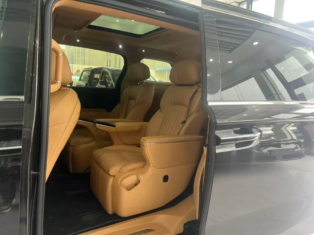 2025 Voyah Dream 1.5T 150HP L4 PHEV 41.7KWH,autocango,china used car exporter,china ev exporter,chinese used car exporter,chinese used ev exporter