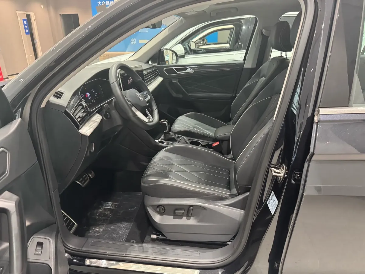 2024 Volkswagen Tiguan L 2.0T 186HP L4 7DCT,autocango,china used car exporter,china ev exporter,chinese used car exporter,chinese used ev exporter