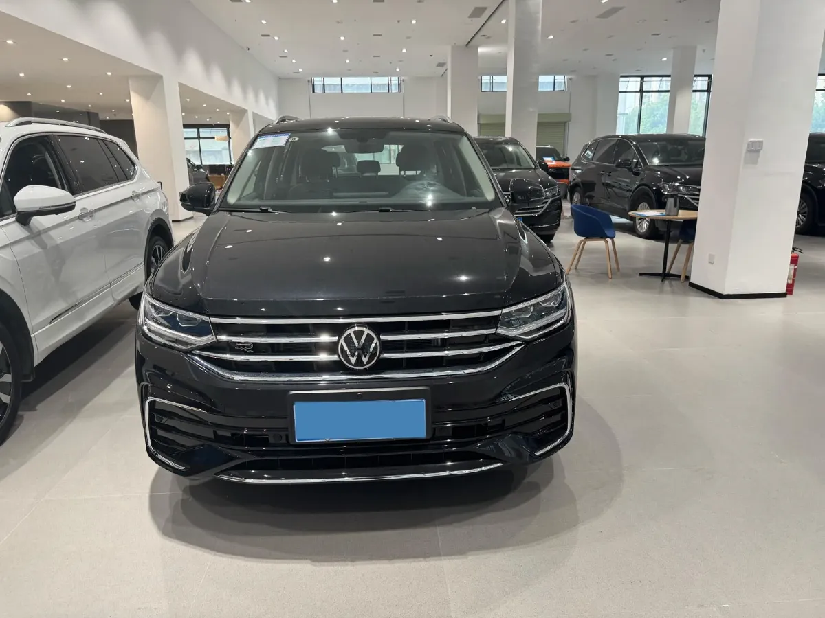 2024 Volkswagen Tiguan L 2.0T 186HP L4 7DCT,autocango,china used car exporter,china ev exporter,chinese used car exporter,chinese used ev exporter