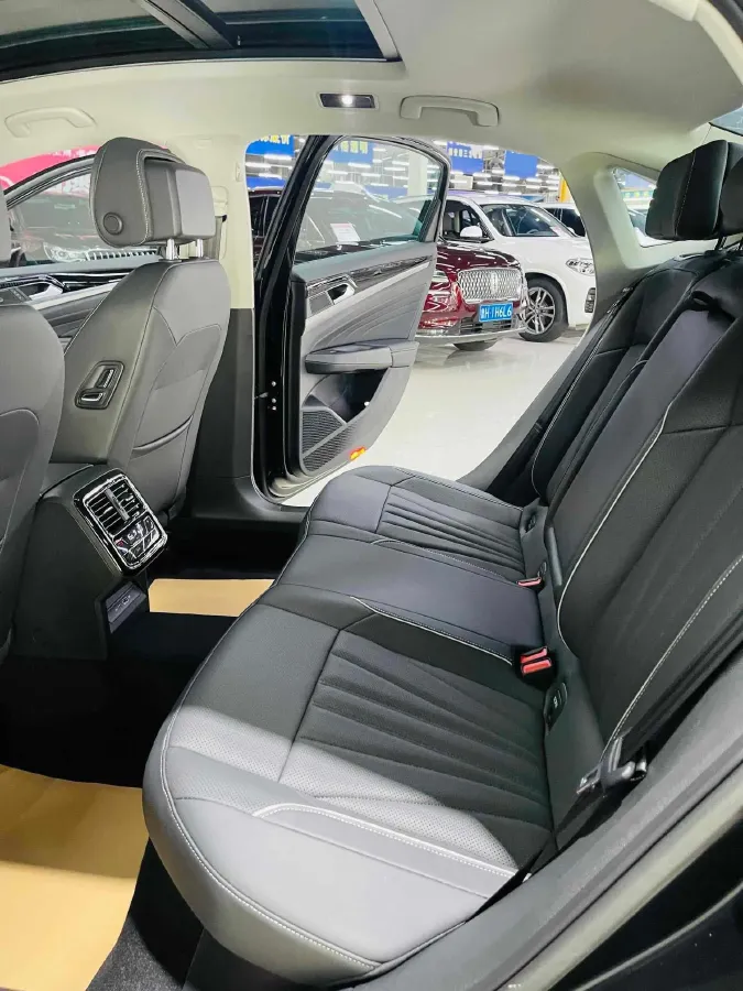 2024 Volkswagen Passat 2.0T 220HP L4 7DCT,autocango,china used car exporter,china ev exporter,chinese used car exporter,chinese used ev exporter