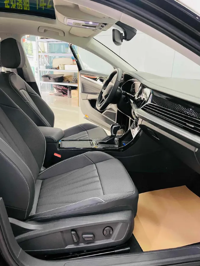 2024 Volkswagen Passat 2.0T 220HP L4 7DCT,autocango,china used car exporter,china ev exporter,chinese used car exporter,chinese used ev exporter