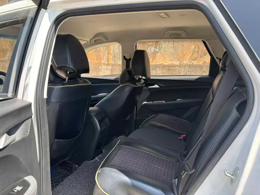 2019 BaoJun 530 1.5T 150HP L4 6MT,autocango,china used car exporter,china ev exporter,chinese used car exporter,chinese used ev exporter