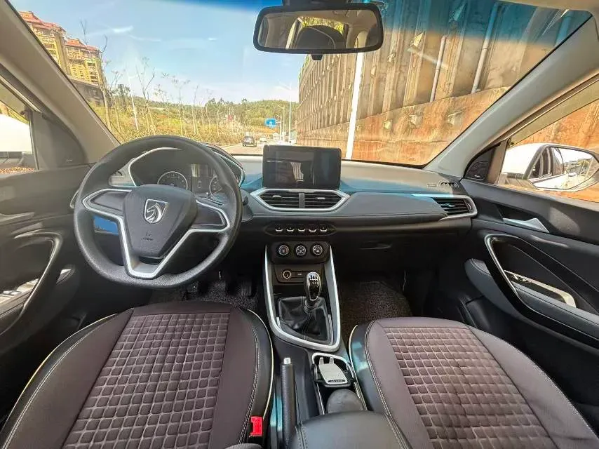 2019 BaoJun 530 1.5T 150HP L4 6MT,autocango,china used car exporter,china ev exporter,chinese used car exporter,chinese used ev exporter