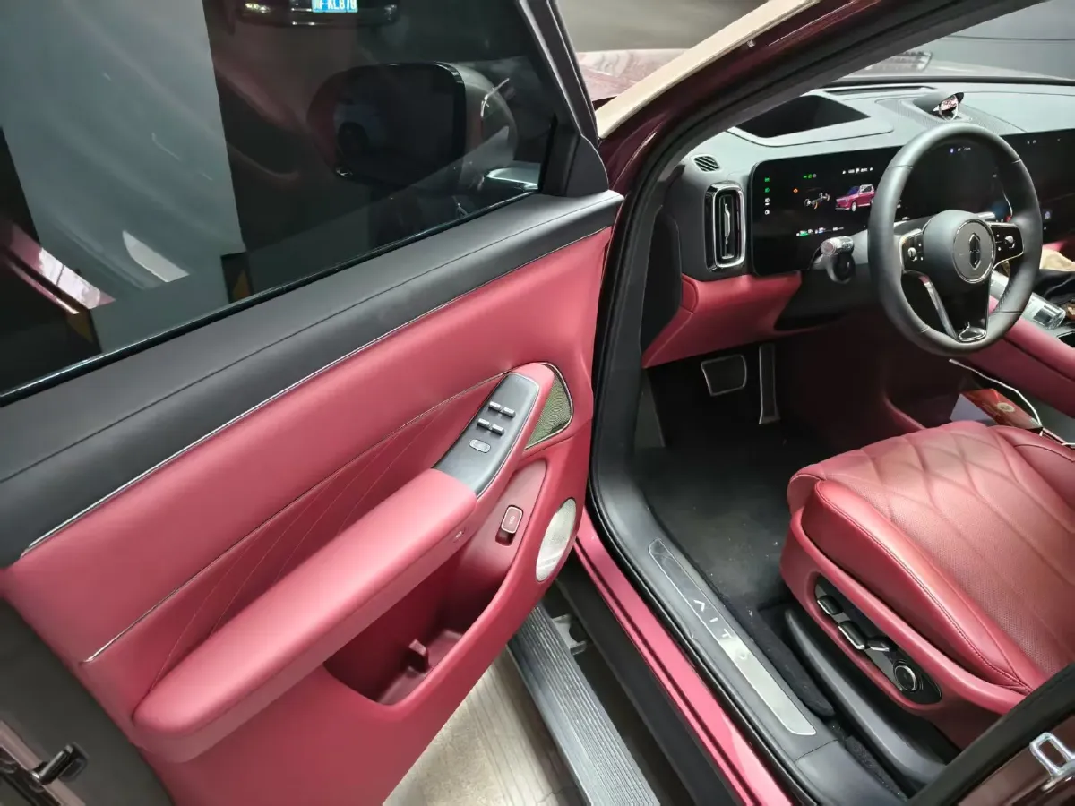 2025 AITO AITO M8 REEV 160HP REEV 53.4KWH,autocango,china used car exporter,china ev exporter,chinese used car exporter,chinese used ev exporter