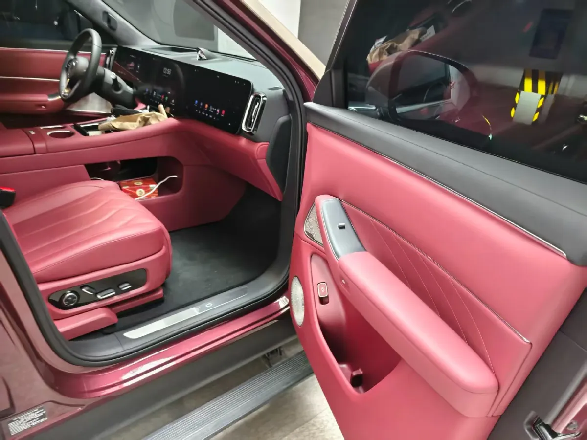 2025 AITO AITO M8 REEV 160HP REEV 53.4KWH,autocango,china used car exporter,china ev exporter,chinese used car exporter,chinese used ev exporter