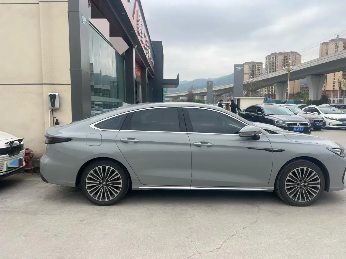 2025 Fulwin FulwinA8L 1.5T 156HP L4 1DHT PHEV 18.67KWH,autocango,china used car exporter,china ev exporter,chinese used car exporter,chinese used ev exporter