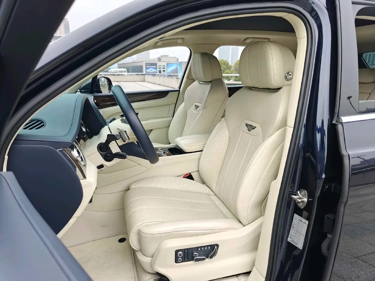 2021 Bentley Bentayga 4.0T 550HP V8 8AT,autocango,china used car exporter,china ev exporter,chinese used car exporter,chinese used ev exporter