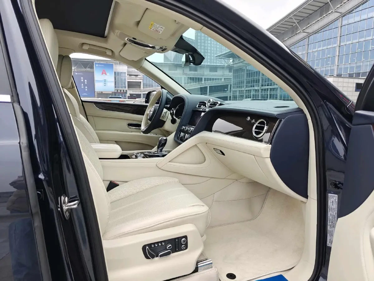 2021 Bentley Bentayga 4.0T 550HP V8 8AT,autocango,china used car exporter,china ev exporter,chinese used car exporter,chinese used ev exporter