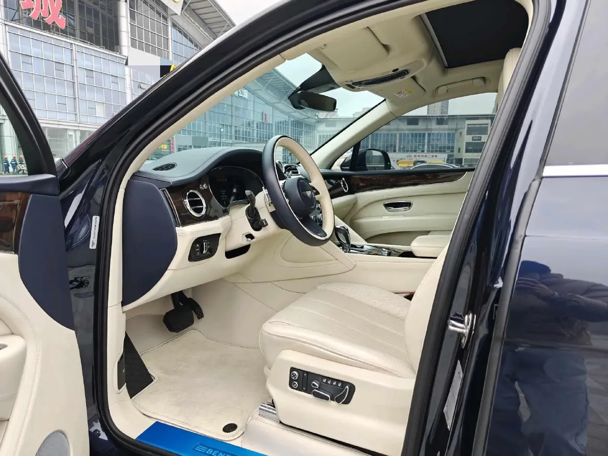 2021 Bentley Bentayga 4.0T 550HP V8 8AT,autocango,china used car exporter,china ev exporter,chinese used car exporter,chinese used ev exporter