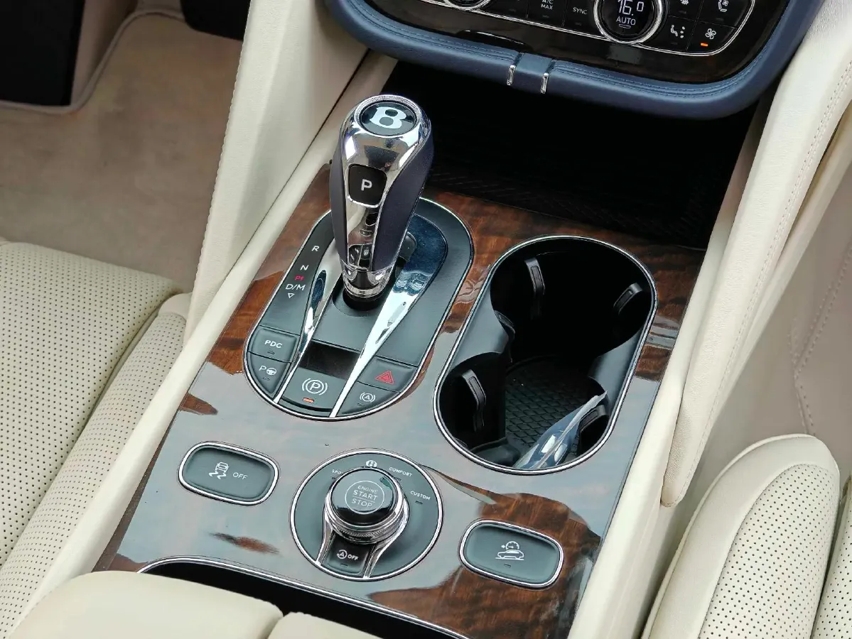 2021 Bentley Bentayga 4.0T 550HP V8 8AT,autocango,china used car exporter,china ev exporter,chinese used car exporter,chinese used ev exporter