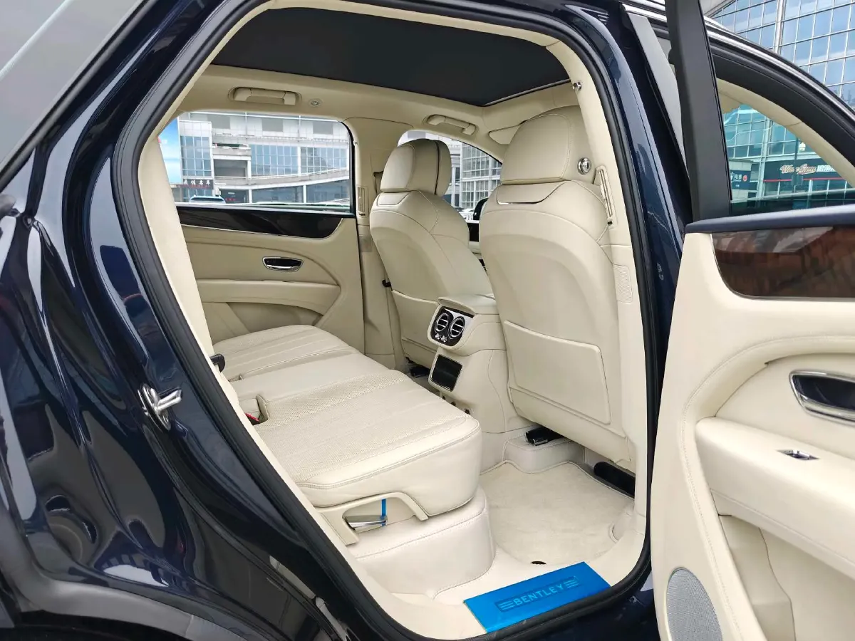 2021 Bentley Bentayga 4.0T 550HP V8 8AT,autocango,china used car exporter,china ev exporter,chinese used car exporter,chinese used ev exporter