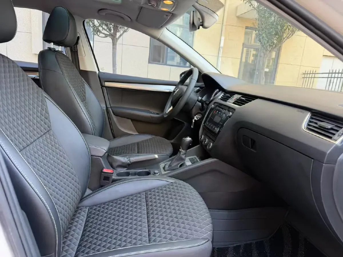 2019 Skoda Octavia 1.2T 116HP L4 7DCT,autocango,china used car exporter,china ev exporter,chinese used car exporter,chinese used ev exporter