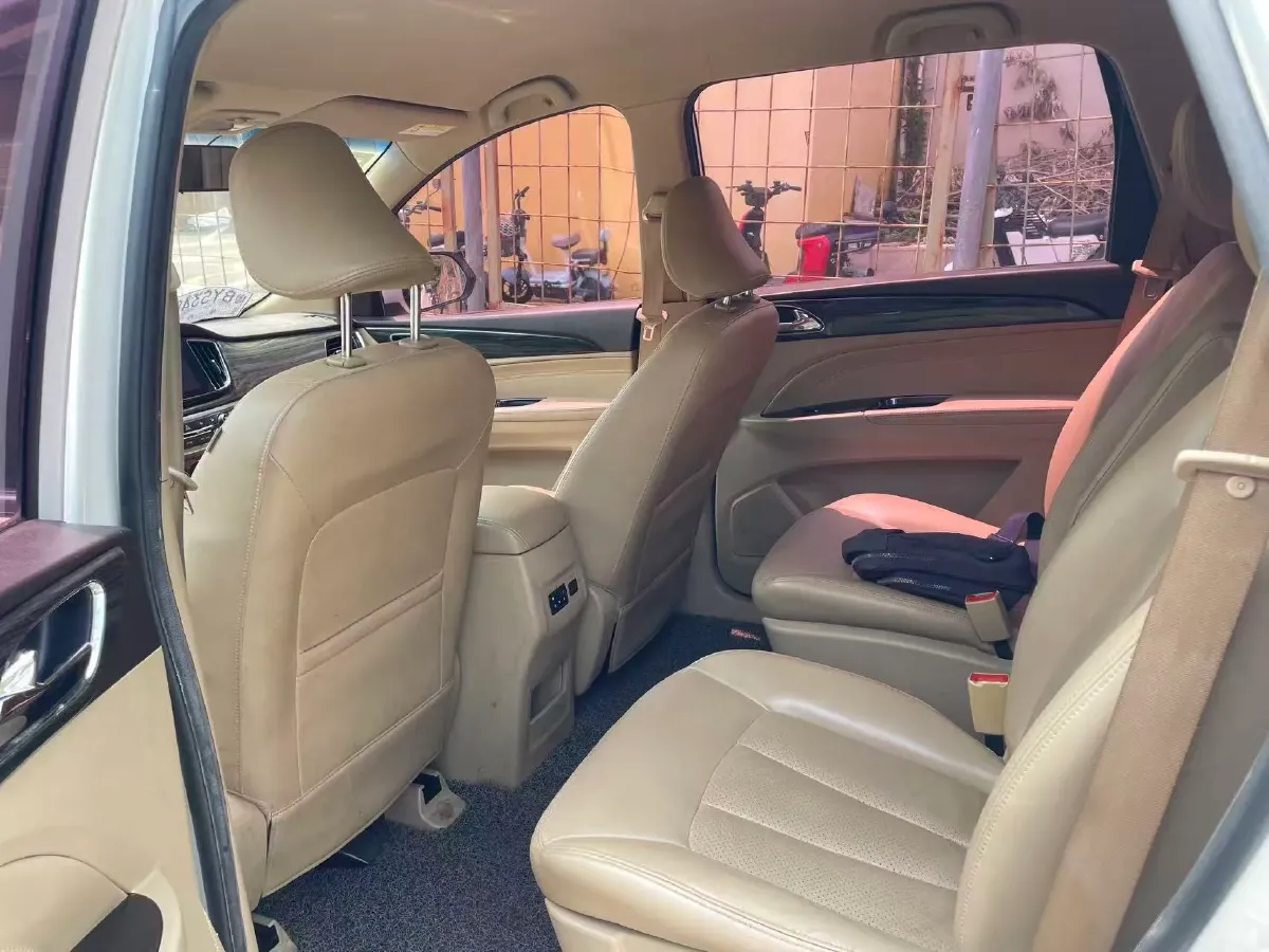 2016 BaoJun 730 1.5L 112HP L4 5MT,autocango,china used car exporter,china ev exporter,chinese used car exporter,chinese used ev exporter