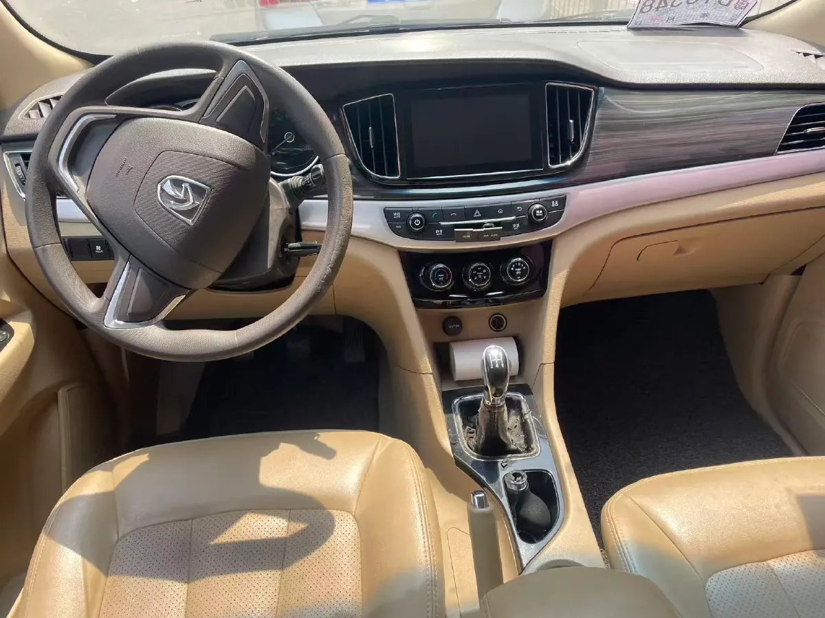 2016 BaoJun 730 1.5L 112HP L4 5MT,autocango,china used car exporter,china ev exporter,chinese used car exporter,chinese used ev exporter