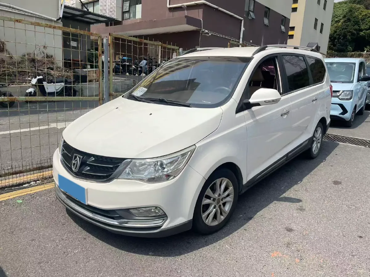 2016 BaoJun 730 1.5L 112HP L4 5MT,autocango,china used car exporter,china ev exporter,chinese used car exporter,chinese used ev exporter