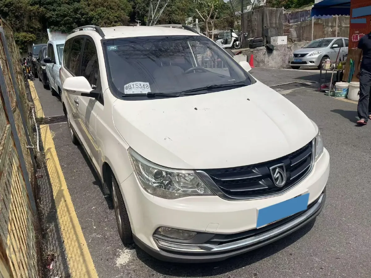 2016 BaoJun 730 1.5L 112HP L4 5MT,autocango,china used car exporter,china ev exporter,chinese used car exporter,chinese used ev exporter