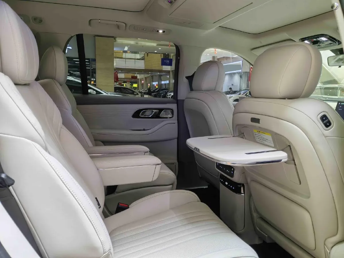 2025 Volkswagen Tiguan L 2.0T 220HP L4 7DCT,autocango,china used car exporter,china ev exporter,chinese used car exporter,chinese used ev exporter