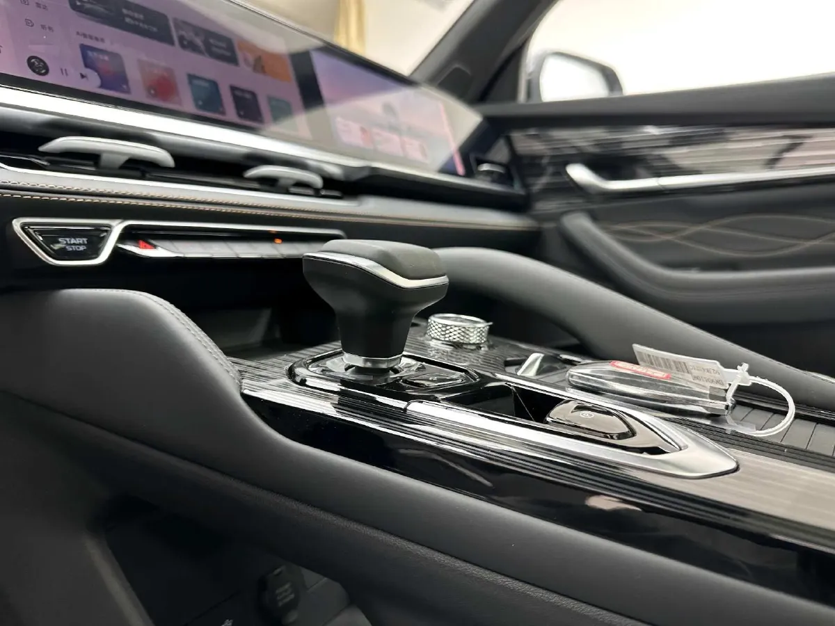 2024 Geely Monjaro 2.0T 218HP L4 7DCT,autocango,china used car exporter,china ev exporter,chinese used car exporter,chinese used ev exporter