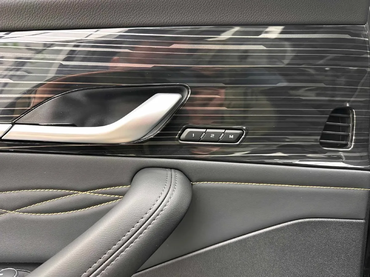 2024 Geely Monjaro 2.0T 218HP L4 7DCT,autocango,china used car exporter,china ev exporter,chinese used car exporter,chinese used ev exporter