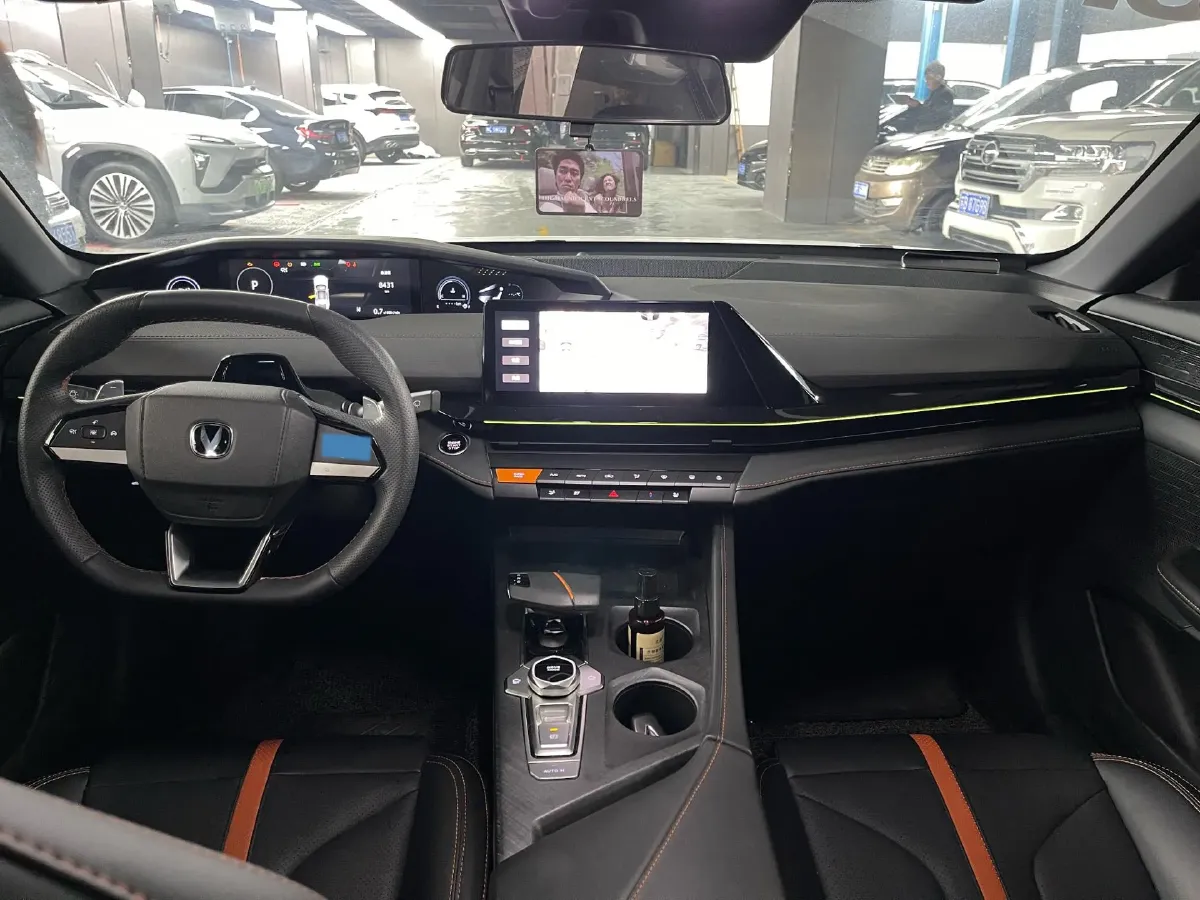2023 ChangAn UNI-V 1.5T 188HP L4 7DCT,autocango,china used car exporter,china ev exporter,chinese used car exporter,chinese used ev exporter