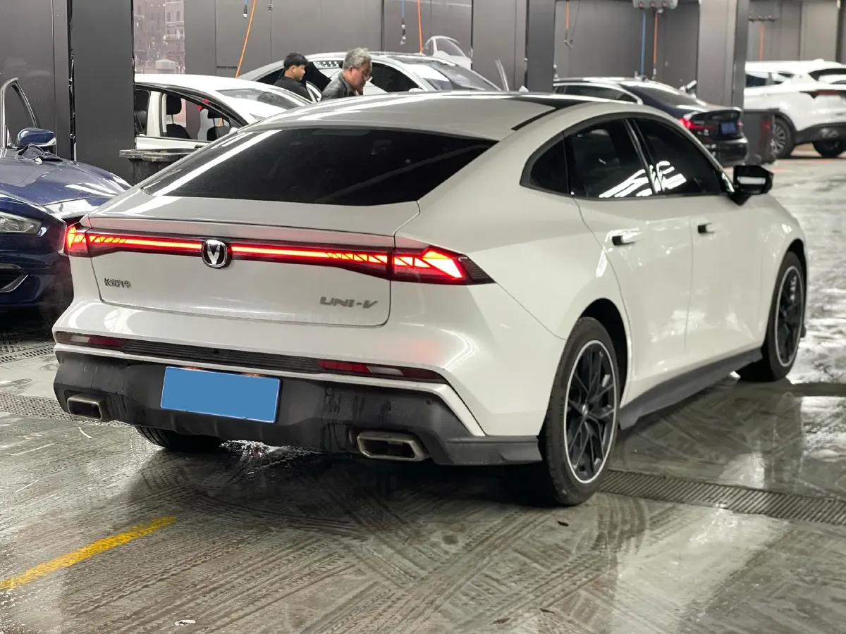 2023 ChangAn UNI-V 1.5T 188HP L4 7DCT,autocango,china used car exporter,china ev exporter,chinese used car exporter,chinese used ev exporter