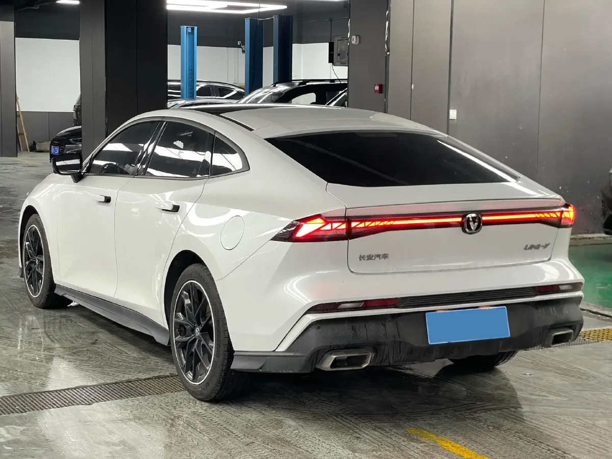 2023 ChangAn UNI-V 1.5T 188HP L4 7DCT,autocango,china used car exporter,china ev exporter,chinese used car exporter,chinese used ev exporter