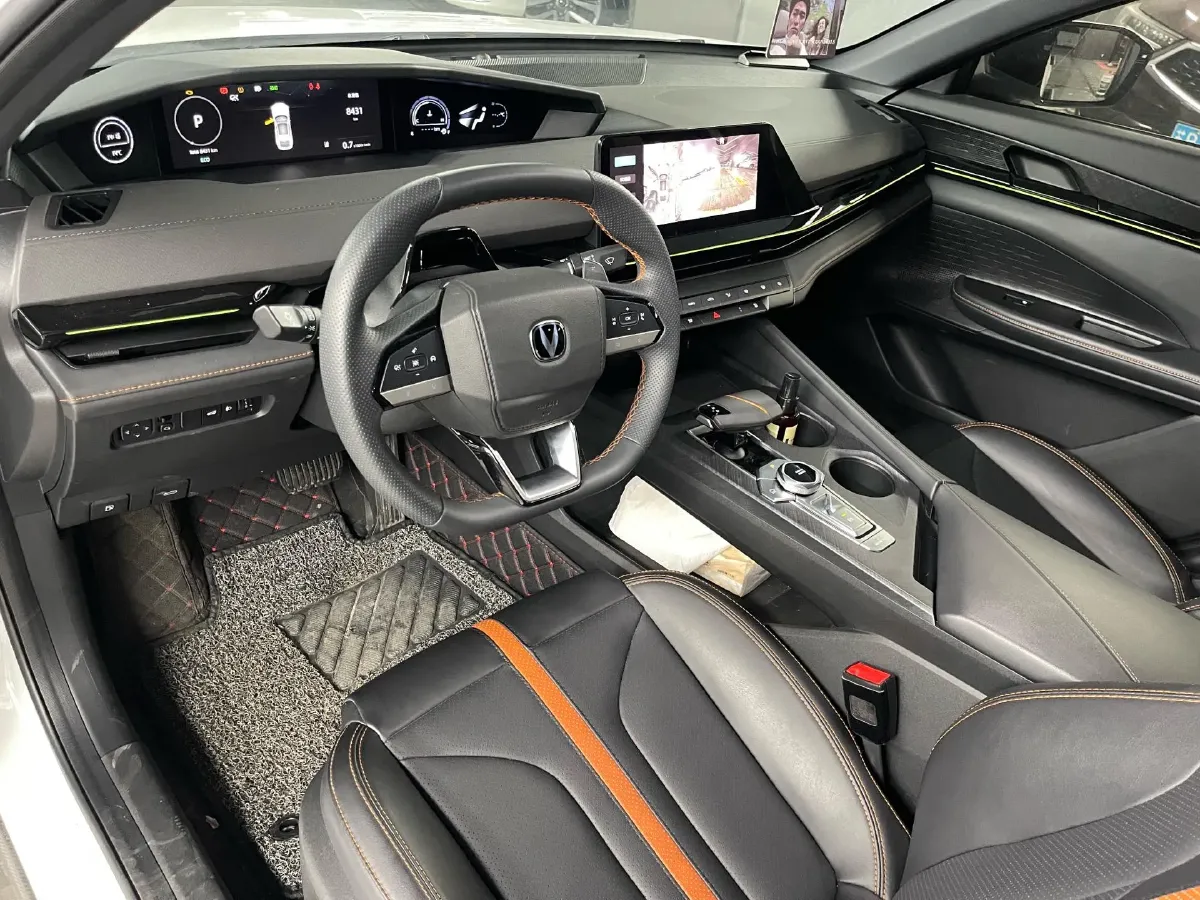 2023 ChangAn UNI-V 1.5T 188HP L4 7DCT,autocango,china used car exporter,china ev exporter,chinese used car exporter,chinese used ev exporter