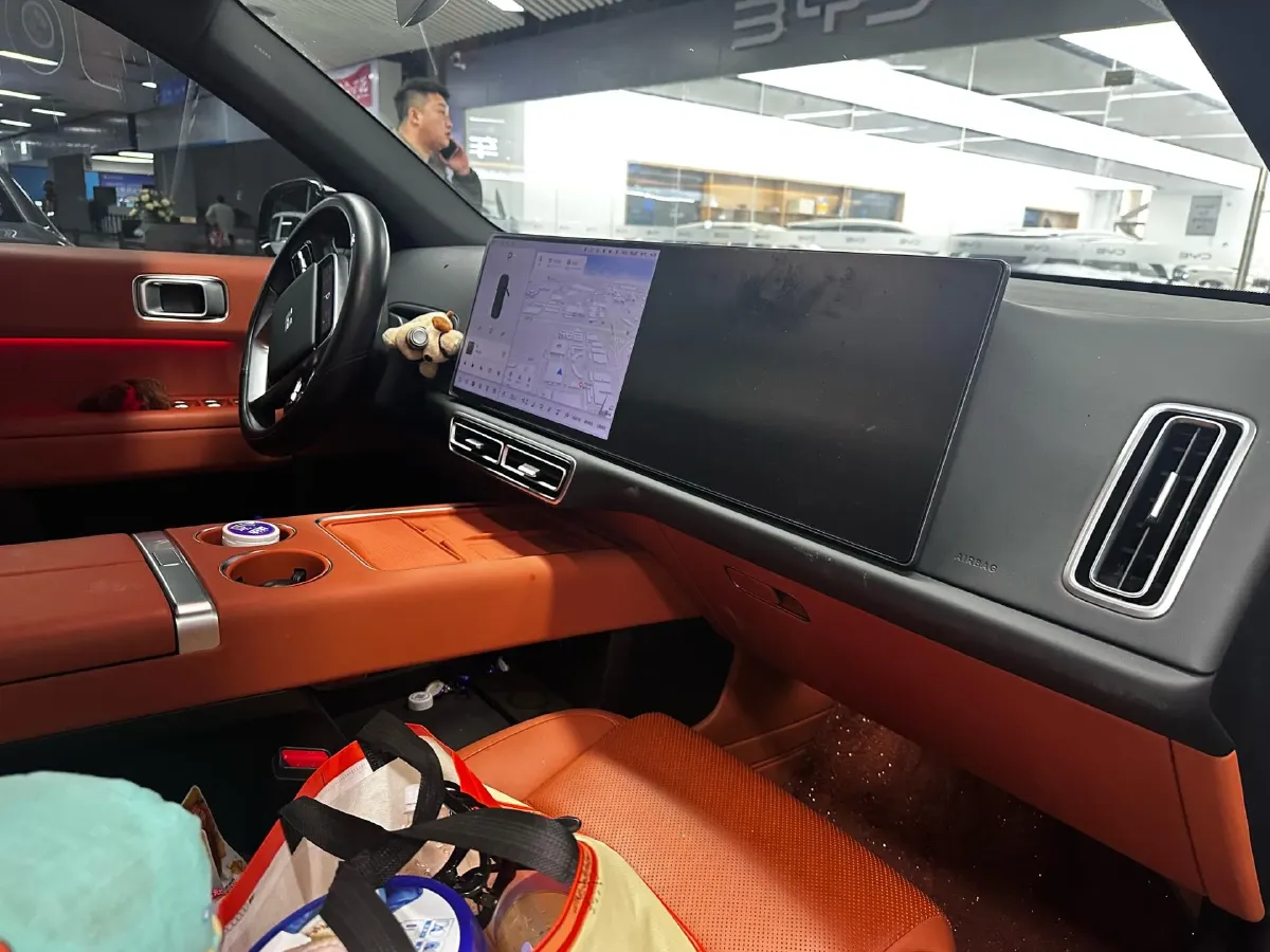 2024 Li L6 Range Extended 154HP L4 REEV 36.8KWH,autocango,china used car exporter,china ev exporter,chinese used car exporter,chinese used ev exporter