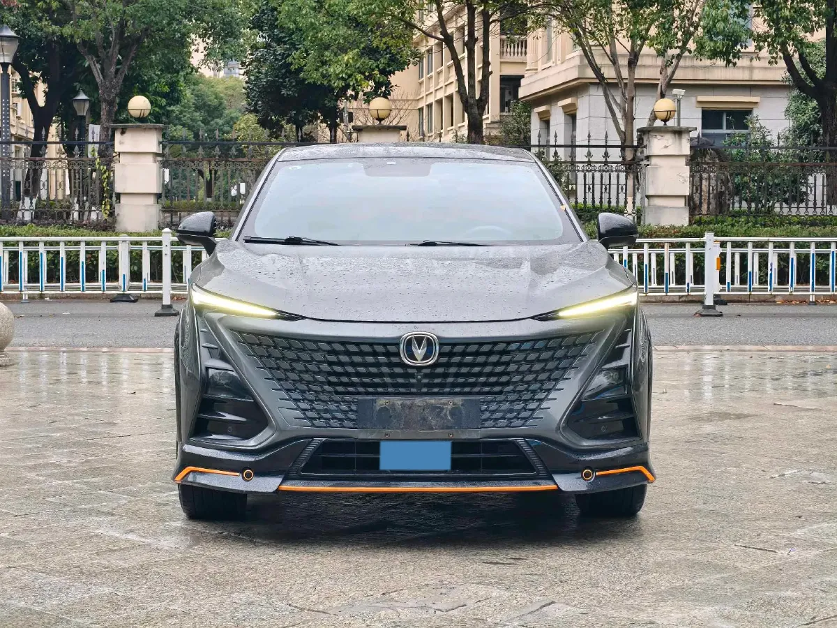 2022 ChangAn UNI-T 1.5T 188HP L4 7DCT,autocango,china used car exporter,china ev exporter,chinese used car exporter,chinese used ev exporter