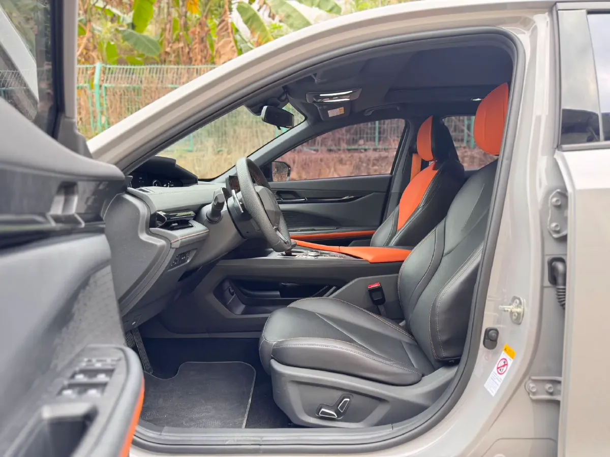 2023 ChangAn UNI-V 1.5T 188HP L4 7DCT,autocango,china used car exporter,china ev exporter,chinese used car exporter,chinese used ev exporter