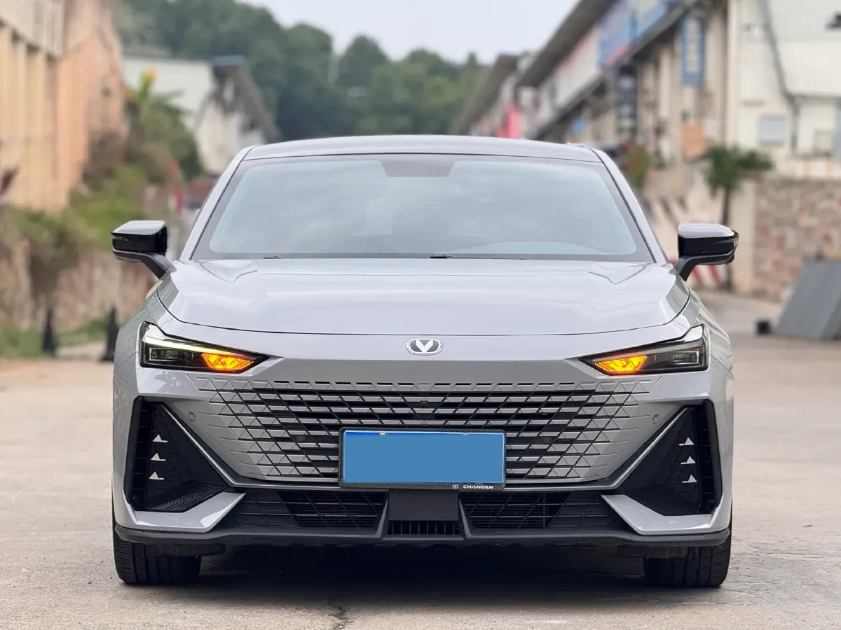 2023 ChangAn UNI-V 1.5T 188HP L4 7DCT,autocango,china used car exporter,china ev exporter,chinese used car exporter,chinese used ev exporter