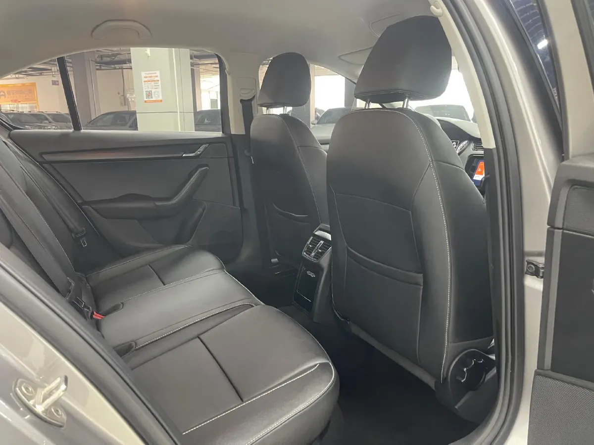 2021 Skoda Octavia 1.5L 113HP L4 6AT,autocango,china used car exporter,china ev exporter,chinese used car exporter,chinese used ev exporter