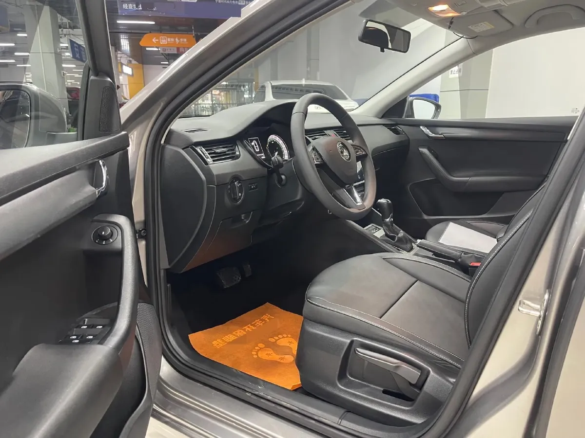 2021 Skoda Octavia 1.5L 113HP L4 6AT,autocango,china used car exporter,china ev exporter,chinese used car exporter,chinese used ev exporter