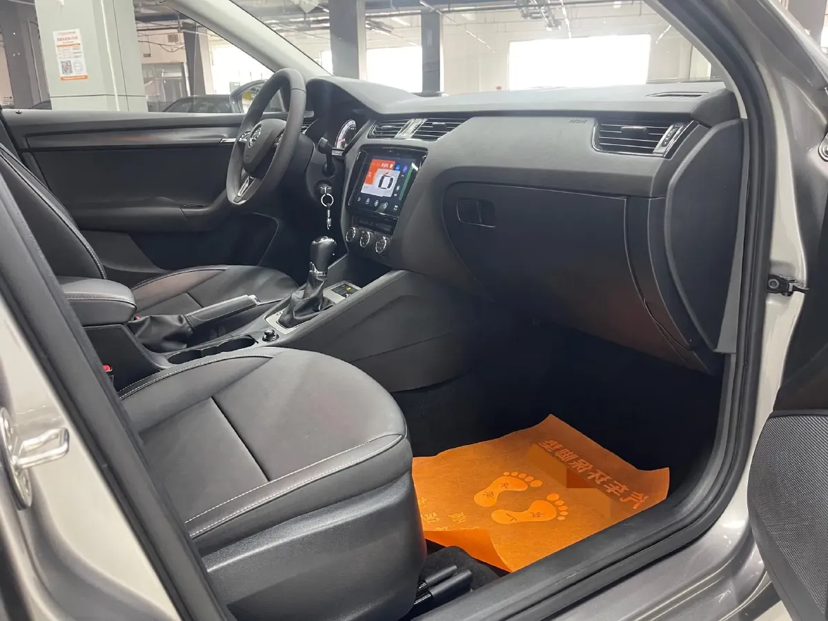 2021 Skoda Octavia 1.5L 113HP L4 6AT,autocango,china used car exporter,china ev exporter,chinese used car exporter,chinese used ev exporter