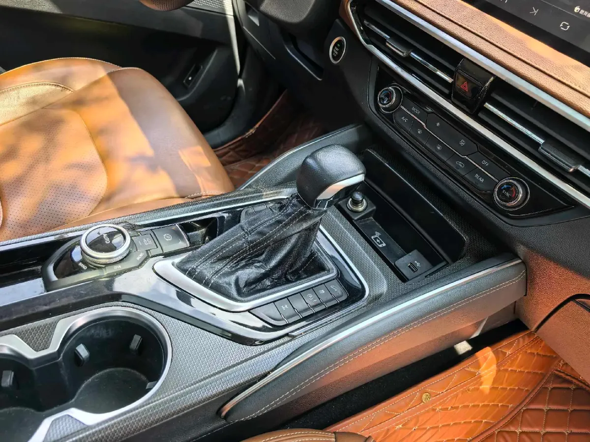 2017 MAXUS D90 2.0T 224HP L4 6AT,autocango,china used car exporter,china ev exporter,chinese used car exporter,chinese used ev exporter