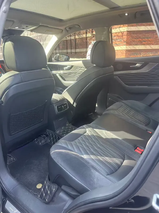 2022 HongQi HS5 2.0T 224HP L4 6AT,autocango,china used car exporter,china ev exporter,chinese used car exporter,chinese used ev exporter