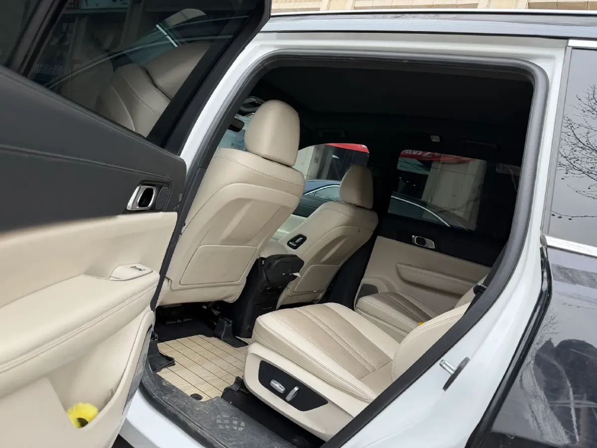 2020 Li ONE Range Extended 131HP REEV 40.5KWH,autocango,china used car exporter,china ev exporter,chinese used car exporter,chinese used ev exporter