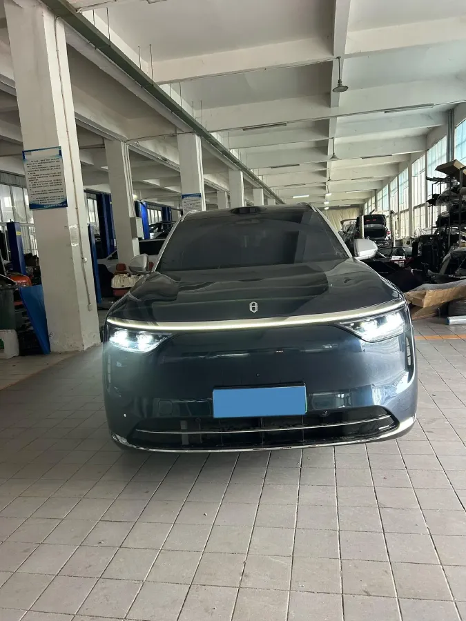 2025 AITO AITO M8 REEV 160HP REEV 53.4KWH,autocango,china used car exporter,china ev exporter,chinese used car exporter,chinese used ev exporter
