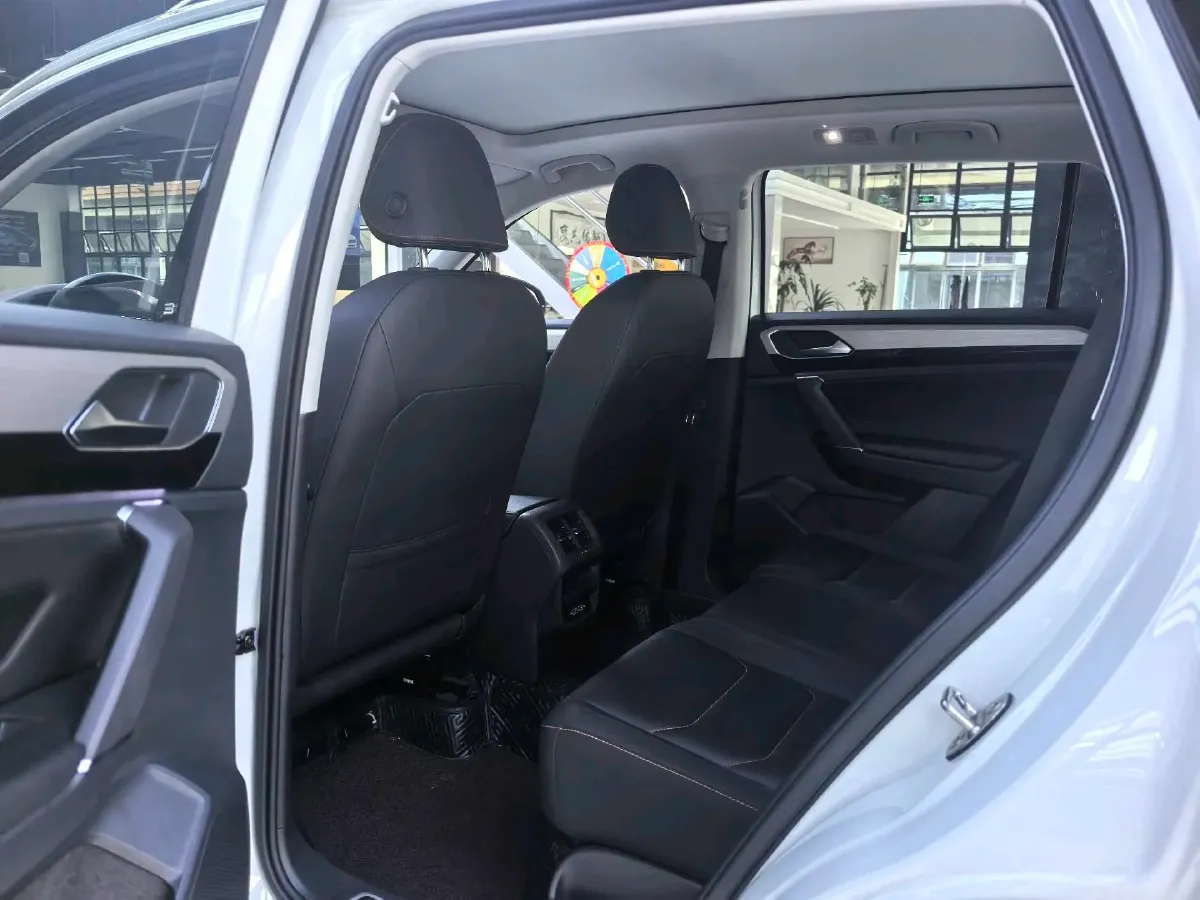 2023 Volkswagen Tiguan L 1.5T 160HP L4 7DCT,autocango,china used car exporter,china ev exporter,chinese used car exporter,chinese used ev exporter