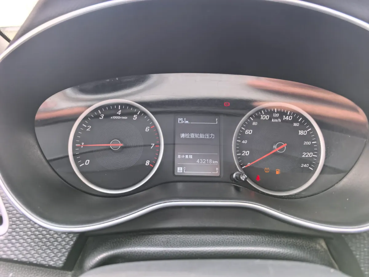 2021 BaoJun 730 1.5T 147HP L4 6MT,autocango,china used car exporter,china ev exporter,chinese used car exporter,chinese used ev exporter