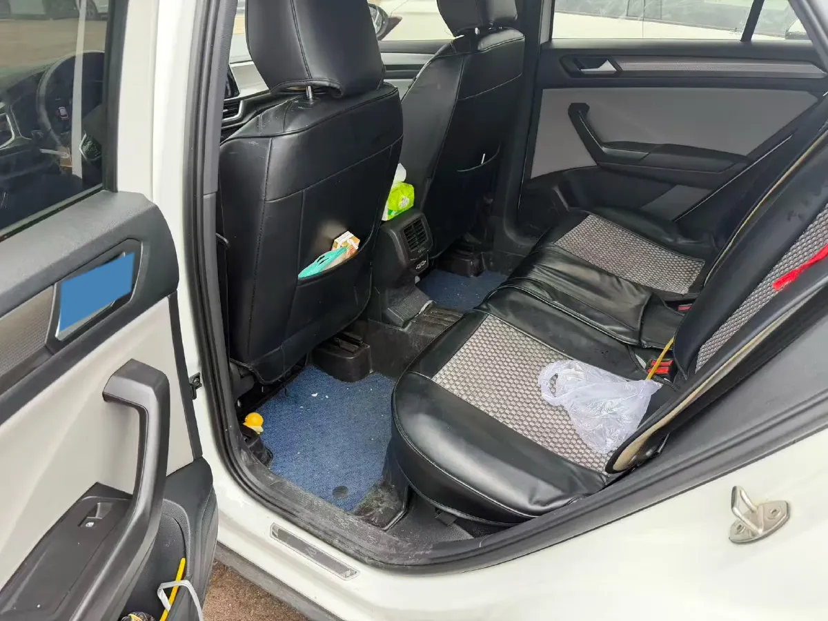 2023 Volkswagen T-Roc 1.5T 160HP L4 7DCT,autocango,china used car exporter,china ev exporter,chinese used car exporter,chinese used ev exporter