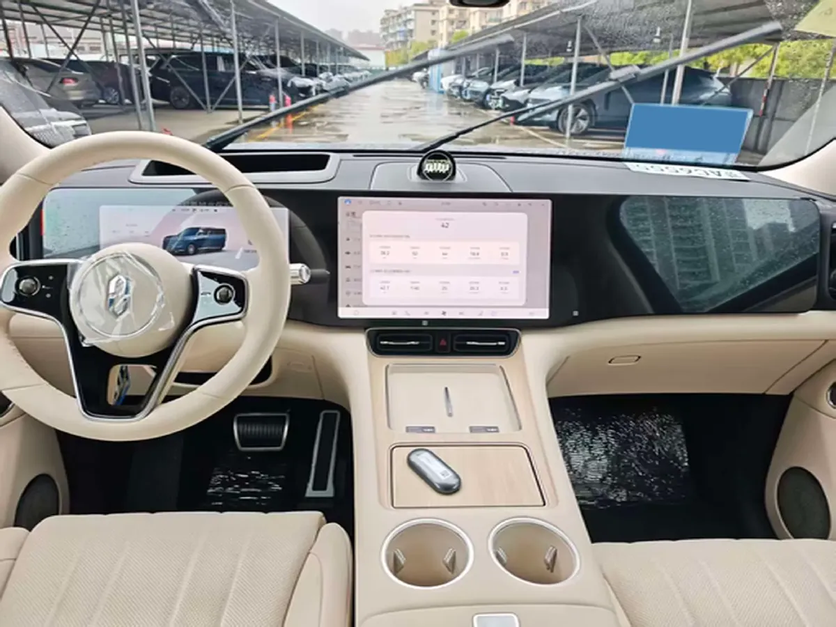 2025 AITO AITO M8 REEV 160HP REEV 53.4KWH,autocango,china used car exporter,china ev exporter,chinese used car exporter,chinese used ev exporter