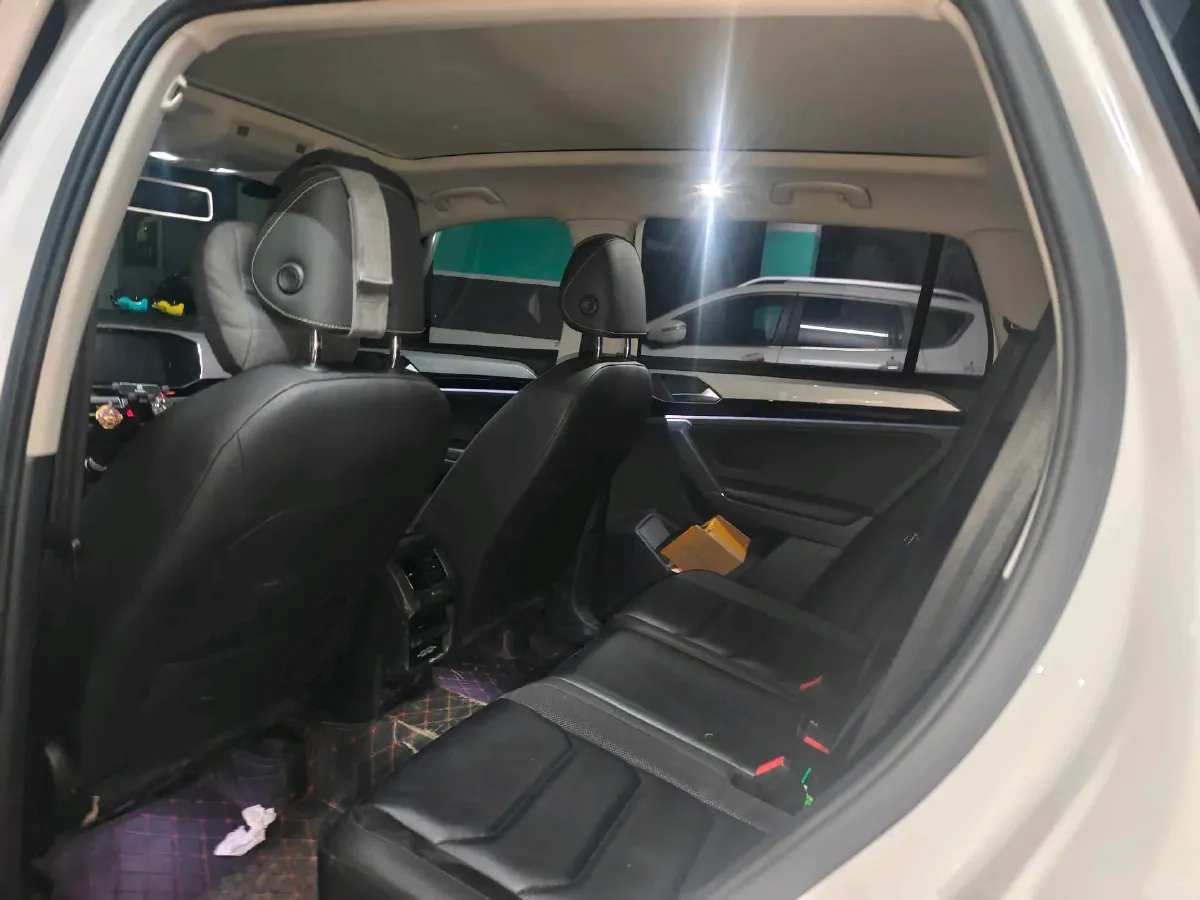 2019 Jeep Cherokee 2.0T 234HP L4 9AT,autocango,china used car exporter,china ev exporter,chinese used car exporter,chinese used ev exporter