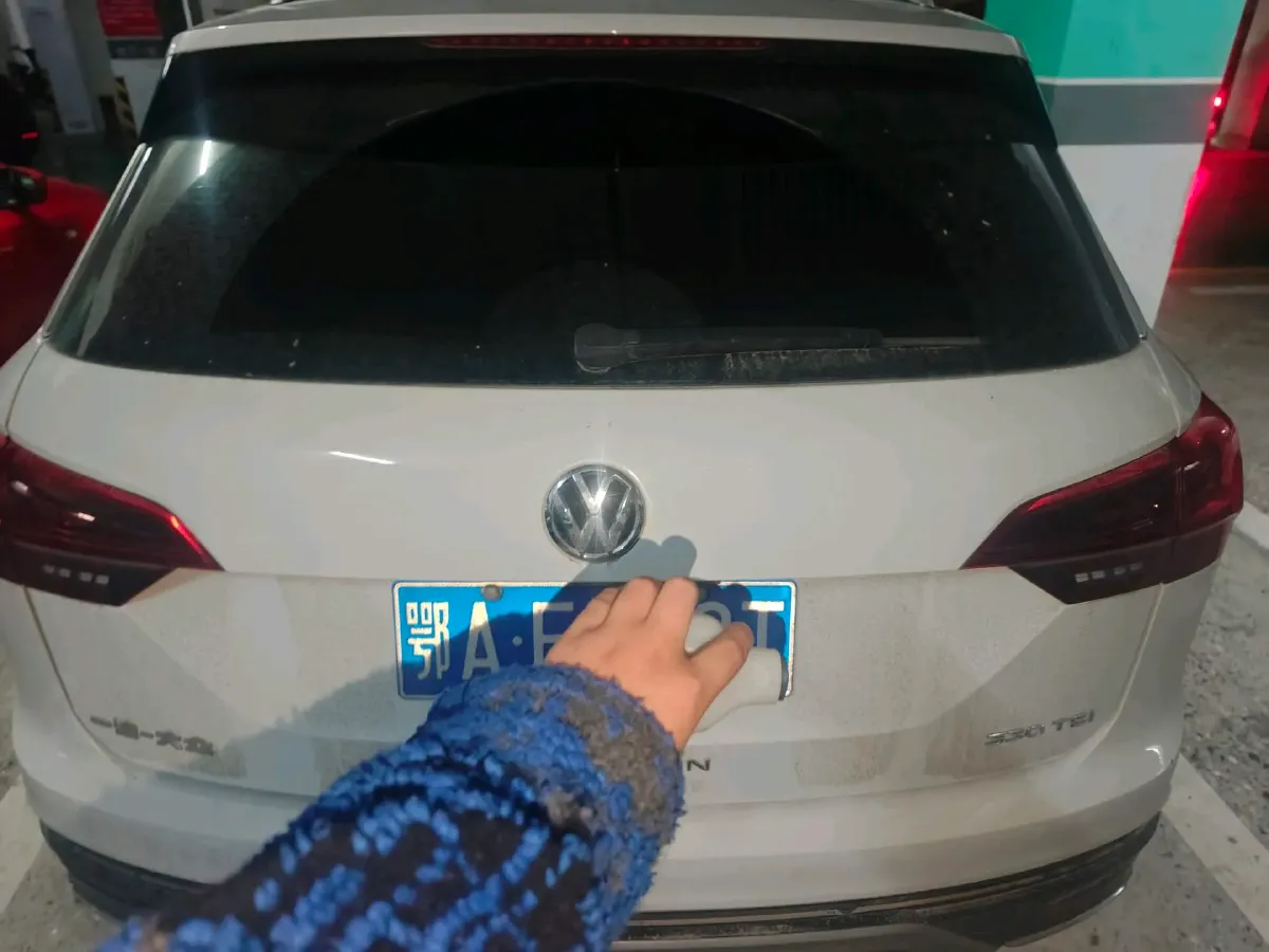 2019 Jeep Cherokee 2.0T 234HP L4 9AT,autocango,china used car exporter,china ev exporter,chinese used car exporter,chinese used ev exporter