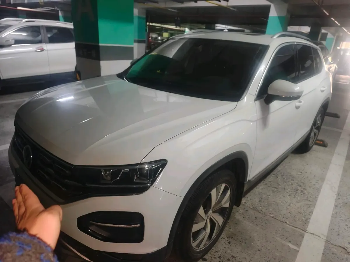 2019 Jeep Cherokee 2.0T 234HP L4 9AT,autocango,china used car exporter,china ev exporter,chinese used car exporter,chinese used ev exporter