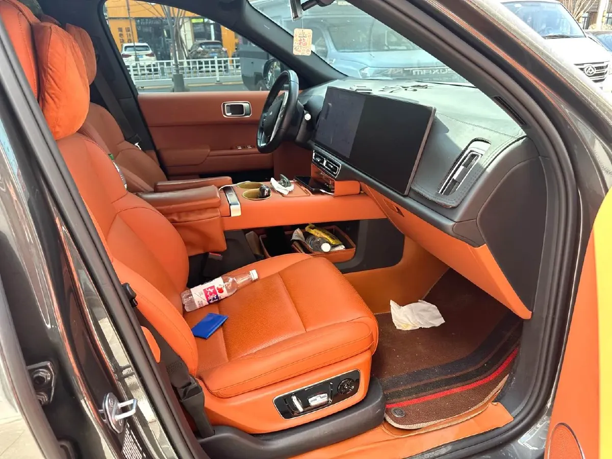 2024 Volvo S60 2.0T 197HP L4 7DCT,autocango,china used car exporter,china ev exporter,chinese used car exporter,chinese used ev exporter